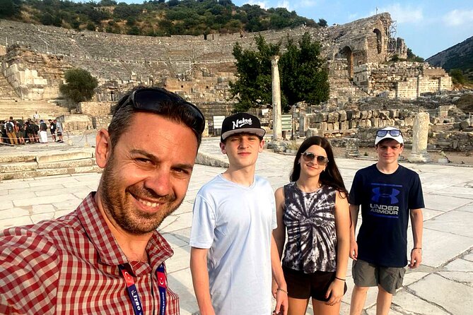 Customized Private Ephesus Tour & Farm Lunch - Anadolu Rug farm lunch: where culture turns into something you can touch