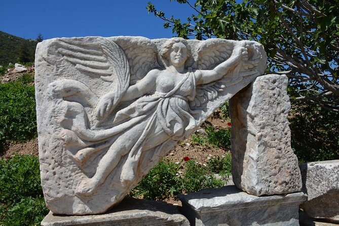 Ephesus and Virgin Mary House Private Tour with Lunch and Pickup - Temple of Artemis: what remains, and why the stop is still worth it