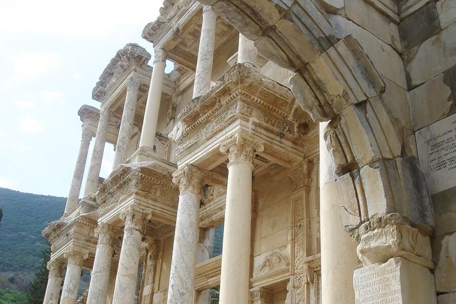 Ephesus: House of Virgin Marry & Artemis w Lunch & Ticket - Lunch at a local Turkish restaurant: what’s included and how to plan your pace