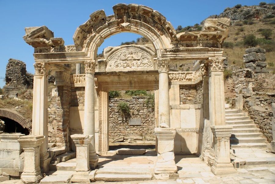 Ephesus: Local Tour Guide - Gates and streets: Hercules Gate and Curetes Street