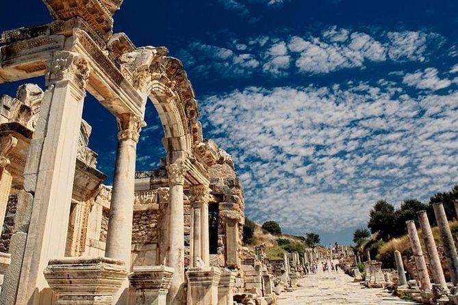 FOR CRUISERS: Ephesus Ruins and Mary's House GROUP Tour - Comfort and a licensed guide: how the ride and the explanations work together