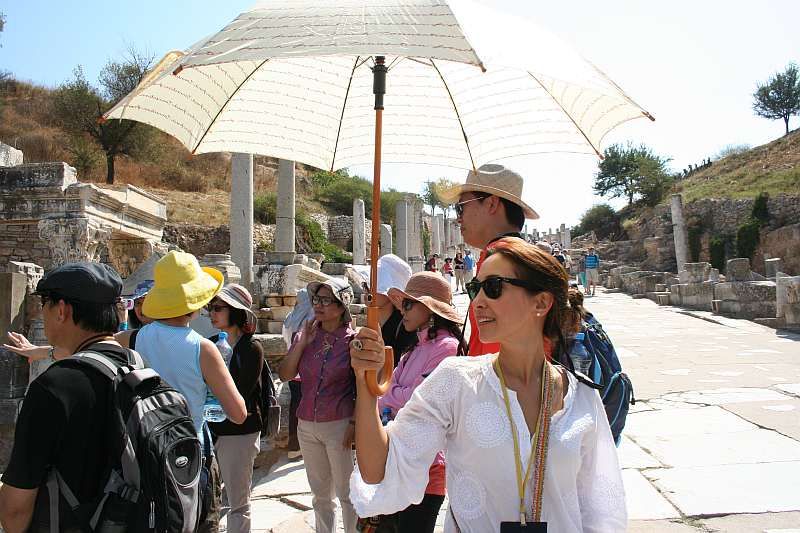 From Kusadasi or Izmir: Ephesus Private Tour - Craft Stops and Shopping: Interesting Side Trips, But Keep Your Control