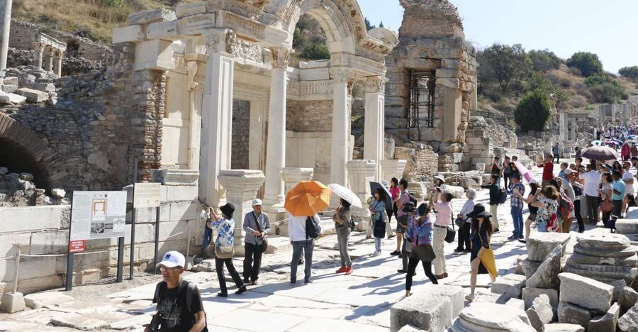 Kusadasi or Selcuk: Full-Day Ephesus Tour with Lunch - Ephesus with an English guide: what you’ll see and why it matters