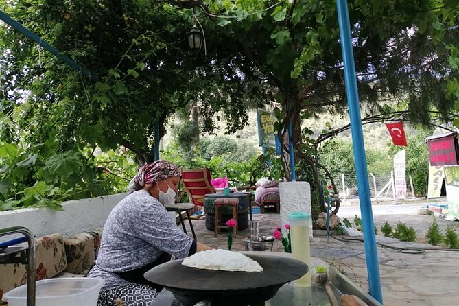 Kusadasi Selcuk Ephesus Gourmet and Street Food Tour - Öküz Mehmet Paşa Caravanserai: the Ottoman trade stop that makes the day feel real