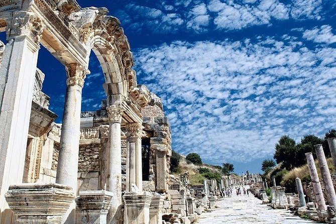 Kusadasi Shore Excursion: Private Full-Day Tour to Ephesus, Didyma and Miletus - Didyma and the Temple of Apollo: Oracle Power, Medusa Detail