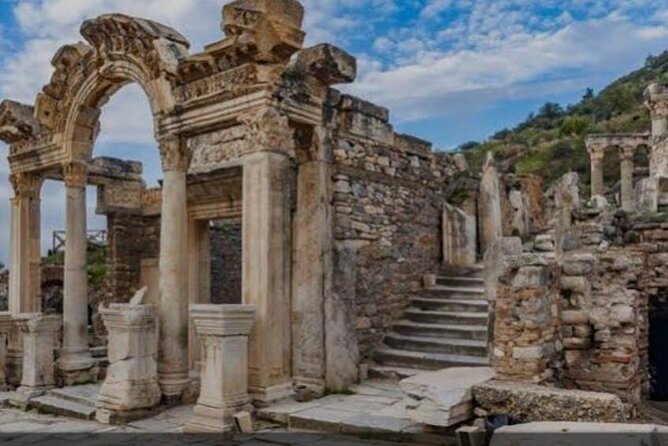 Private Ephesus and Virgin Mary house tour with Transport - Selcuk stop: tea or coffee, then a rug cooperative visit