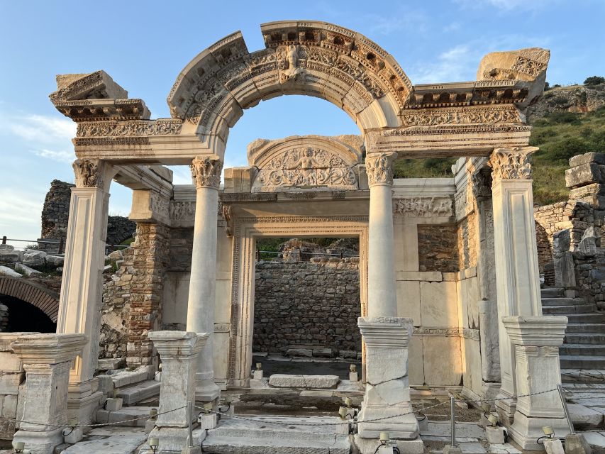 Private Halfday Ephesus Tour with Temple of Artemis Tour - Entering Ephesus With a Guide: How the Site Becomes Readable