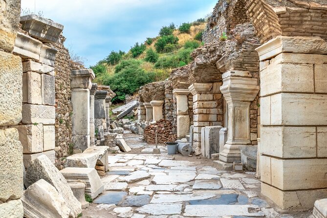 SKIP-THE-LINE: BEST-SELLER PRIVATE EPHESUS TOUR for Cruise Guests - Temple of Artemis: Quick Stop, Big Legendary Weight