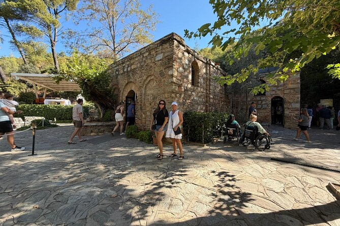 The House of Virgin Mary Tour with Lunch - Optional Turkish Bath - Kusadasi Port Logistics: Finding Your Guide and Staying on Schedule